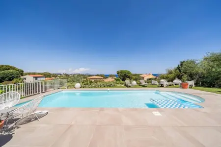 Maison à Roquebrune sur Argens, Maison accueillante à Roquebrune-sur-Argens avec piscine privée - L1062460