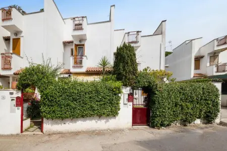 Maison à Sabaudia, Maison accueillante près du lac à Sabaudia avec balcon - L1062466