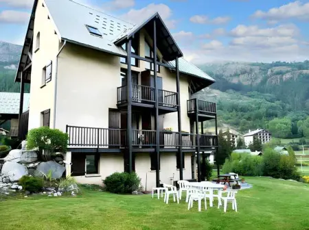 Appartement à Le Monêtier les Bains, Appartement spacieux à Le Monêtier-les-Bains - 75 m² avec vue - L1062491