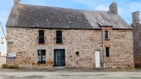 Maison à Sougéal, Maison charmante à Sougéal avec superbe jardin - L1062535