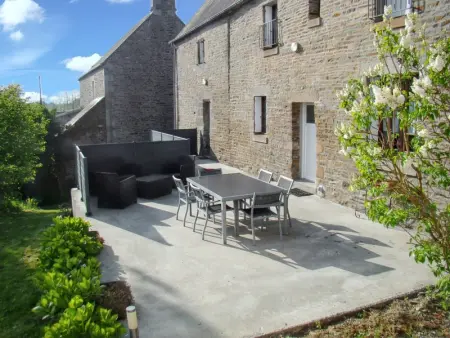 Maison charmante à Sougéal avec superbe jardin - Photo 1