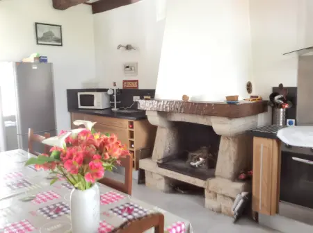 Maison charmante à Sougéal avec superbe jardin - Photo 3