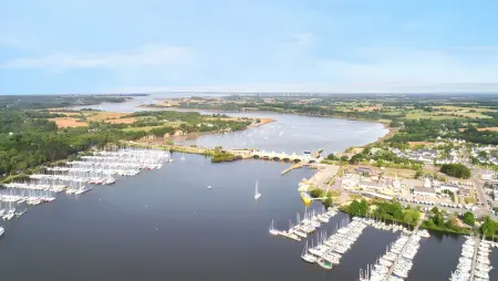 Chalet enchanteur à Arzal avec vue sur lac et piscine partagée - Photo 20