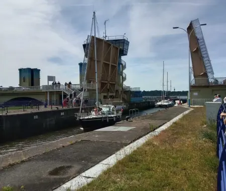 Chalet enchanteur à Arzal avec vue sur lac et piscine partagée - Photo 25