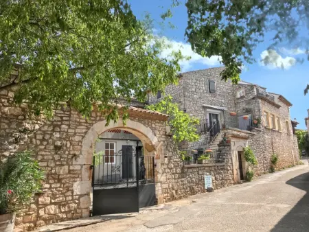 Maison à Orgnac l'Aven, Maison accueillante à Orgnac-l'Aven avec piscine partagée - L1062540