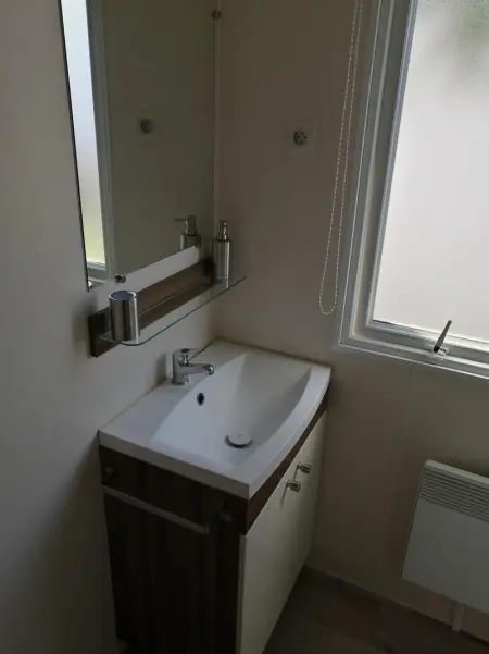 Bungalow cosy à Onzain avec terrasse & piscine partagée - Photo 8