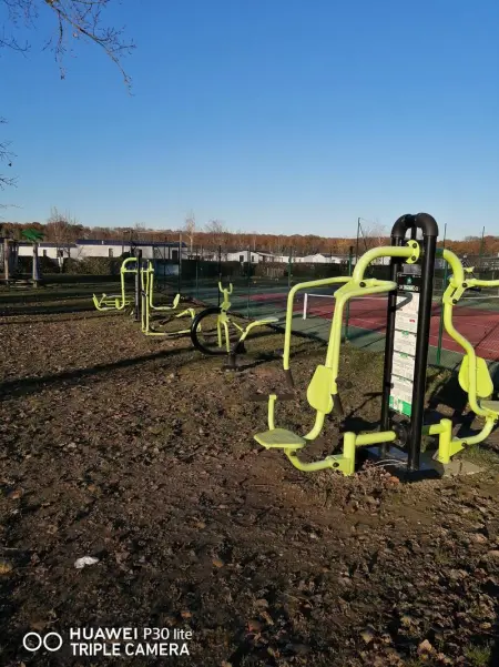 Bungalow cosy à Onzain avec terrasse & piscine partagée - Photo 11