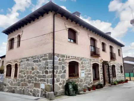 Maison à Cenicientos, Maison spacieuse à Cenicientos avec vue sur la montagne - L1062588