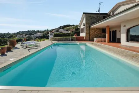 Villa à Castellaccio, Villa contemporaine à Castellaccio avec piscine privée - L1062643