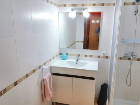 Appartement moderne à Calella - 50 m² - Balcon confortable - Photo 7