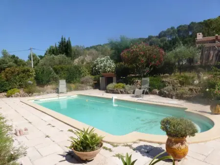 Appartement à Pierrefeu du Var, Studio charmant à Pierrefeu-du-Var, 20 m², piscine partagée - L1062701