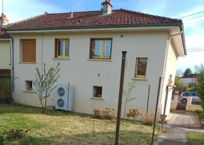 Maison à Montluçon, Maison confortable à Montluçon avec Jardin clôturé - L1062786