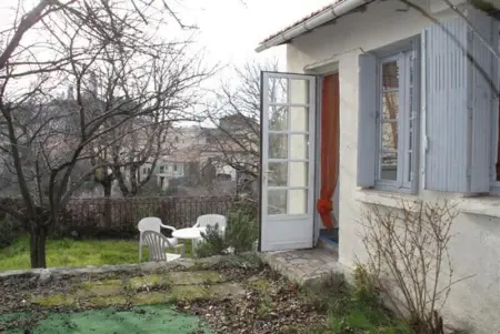 Maison à Reillanne, Maison accueillante à Reillanne avec jardin clos - L1062826