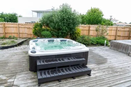 Villa spacieuse à Arès avec piscine privée et jacuzzi - Photo 2