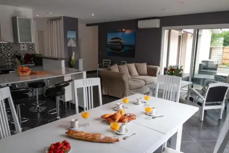 Villa spacieuse à Arès avec piscine privée et jacuzzi - Photo 3