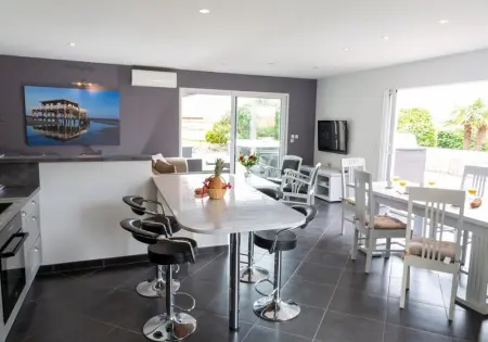 Villa spacieuse à Arès avec piscine privée et jacuzzi - Photo 5