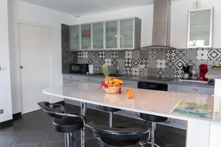 Villa spacieuse à Arès avec piscine privée et jacuzzi - Photo 6