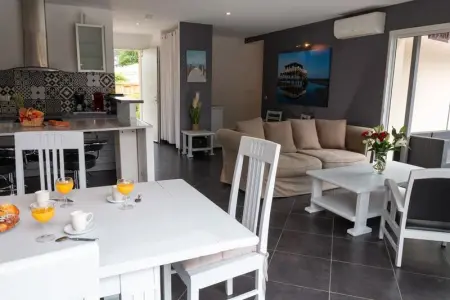 Villa spacieuse à Arès avec piscine privée et jacuzzi - Photo 8