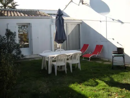 Maison à La Couarde sur Mer, Petite maison charmante à La Couarde-sur-Mer avec jardin clôturé - L1062899