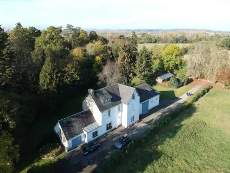 Maison à Pontorson, Maison cosy à Pontorson avec jardin clos et terrasse - L1062912