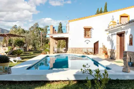 Villa à Álora, Villa envoûtante à Álora avec piscine privée et vue sur montagne - L1062971