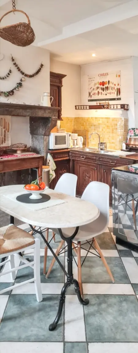 Maison charmante à Mauzun avec jardin et patio fleuri - Photo 8