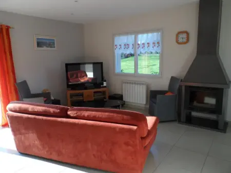 Maison accueillante avec vue sur la mer à Plougrescant - Photo 3