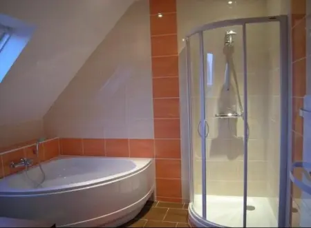 Maison accueillante avec vue sur la mer à Plougrescant - Photo 13