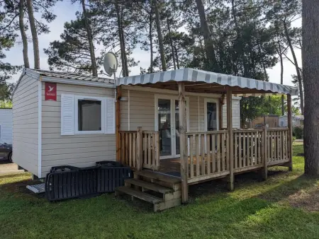 Bungalow à Saint Julien en Born, Bungalow charmant à Saint-Julien-en-Born avec piscine partagée - L1063290