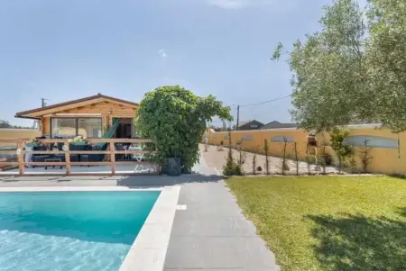 Évasion Champêtre : Maison de Charme avec Jardin et Piscine - Photo 1