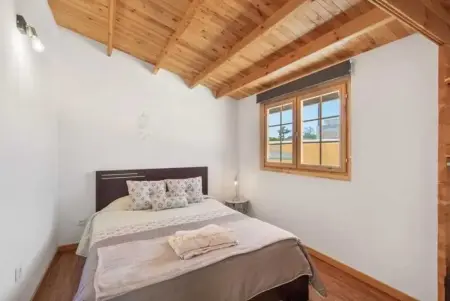 Évasion Champêtre : Maison de Charme avec Jardin et Piscine - Photo 3