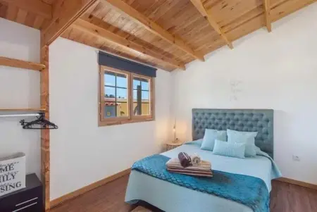 Évasion Champêtre : Maison de Charme avec Jardin et Piscine - Photo 5