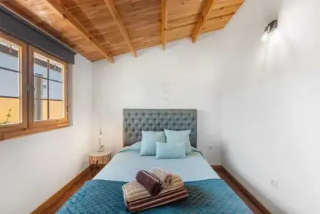 Évasion Champêtre : Maison de Charme avec Jardin et Piscine - Photo 6