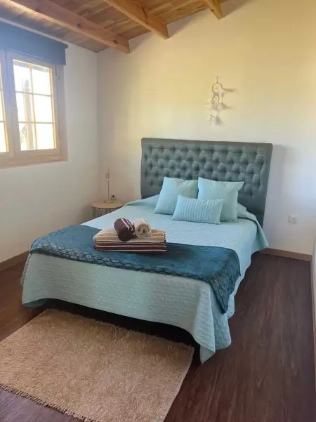 Évasion Champêtre : Maison de Charme avec Jardin et Piscine - Photo 7