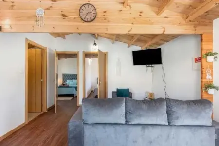 Évasion Champêtre : Maison de Charme avec Jardin et Piscine - Photo 9