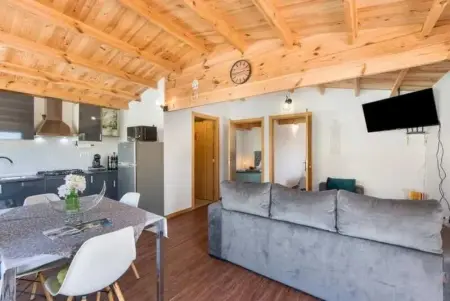 Évasion Champêtre : Maison de Charme avec Jardin et Piscine - Photo 10