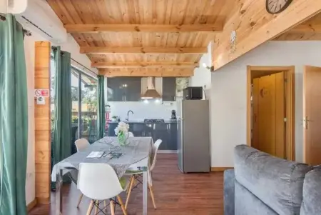 Évasion Champêtre : Maison de Charme avec Jardin et Piscine - Photo 12