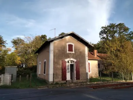 Maison à Lathus Saint Rémy, Maison spacieuse avec jardin à Lathus-Saint-Rémy, 160 m², barbecue - L1063337