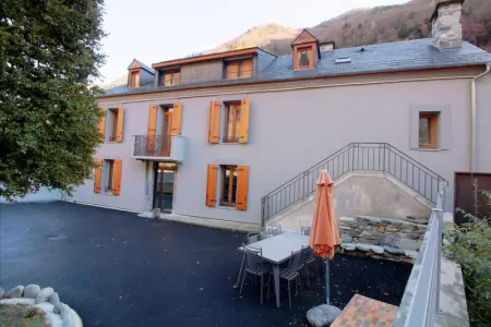 Maison à Cauterets, Maison familiale forestière à Cauterets avec vue montagne. - L1063344