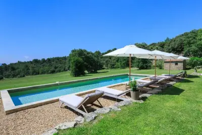 Maison à L'Isle sur la Sorgue, Maison spacieuse avec piscine à L'Isle-sur-la-Sorgue - L1063366