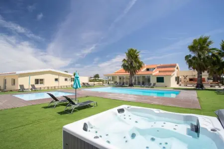 Villa à Palmela, Villa spacieuse à Palmela avec piscine privée et jardin - L1063579