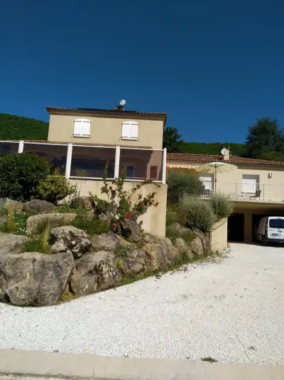 Maison à Nant, Maison accueillante à Nant avec piscine partagée - L1063668