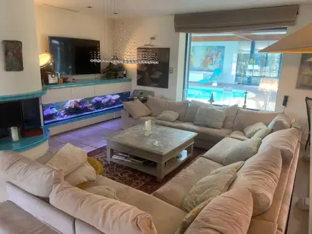 Villa d'exception à Palaja avec piscines intérieures et extérieures - Photo 16