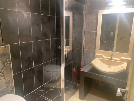 Villa d'exception à Palaja avec piscines intérieures et extérieures - Photo 57