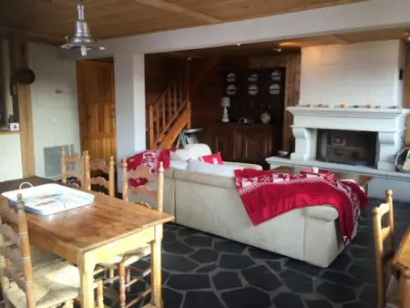 Chalet à Allos, Chalet convivial à Allos avec vue imprenable sur la montagne - L1063967