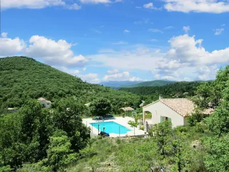 Villa à Saint Jean du Pin, Spacieuse villa à Saint-Jean-du-Pin avec piscine privée - L1063971