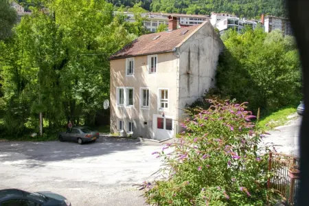 Maison à Saint Claude, Maison spacieuse avec vue rivière et sauna - Saint-Claude - L1064005