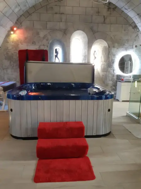 Luxueux Studio à Ambrières-les-Vallées - 85 m² avec Jacuzzi - Photo 3