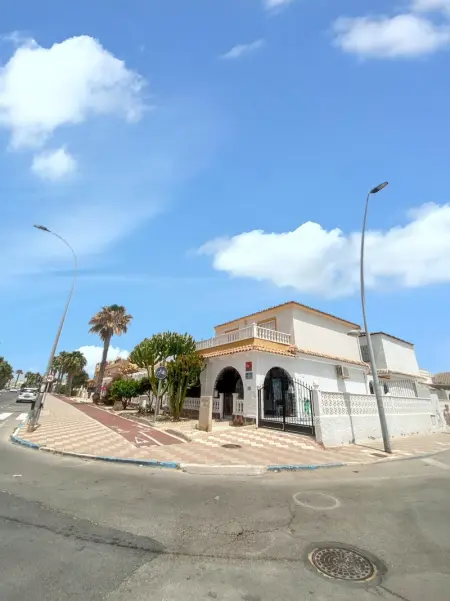 Maison à Los Alcázares, Maison confortable à Los Alcázares avec terrasse - L1064147