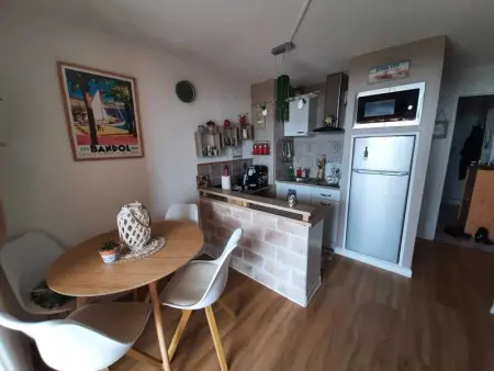 Appartement charmant à Bandol 30 m² avec vue sur la mer. - Photo 2